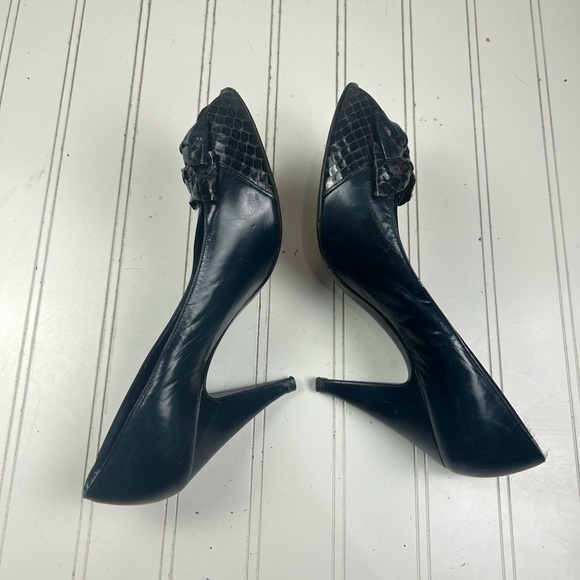 Stuart Weitzman Vintage Mr. Seymour Navy Leather Peep Toe Heels Women’s 8.5B - Picture 10 of 11